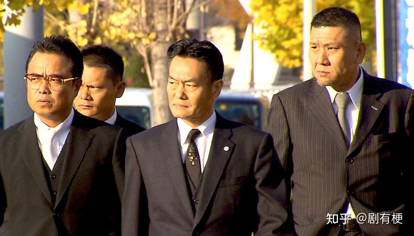 日本黑社会有多悲催？别被日剧给骗了，没有年轻人愿意干这行- 知乎