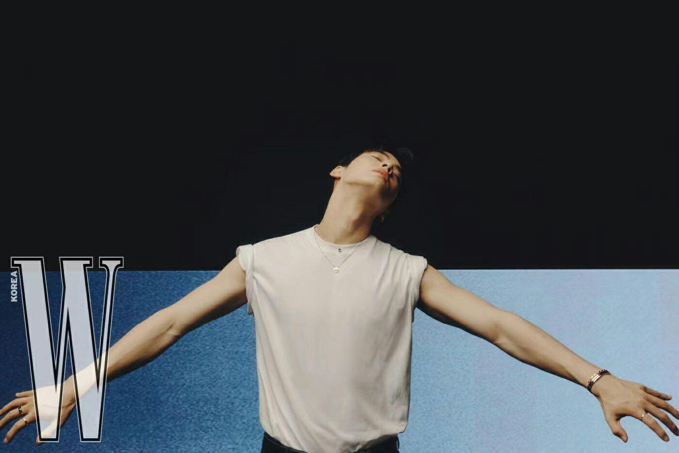 为什么车银优会在ins发一张脖子上有个口红印的自拍?是有女朋友了吗?