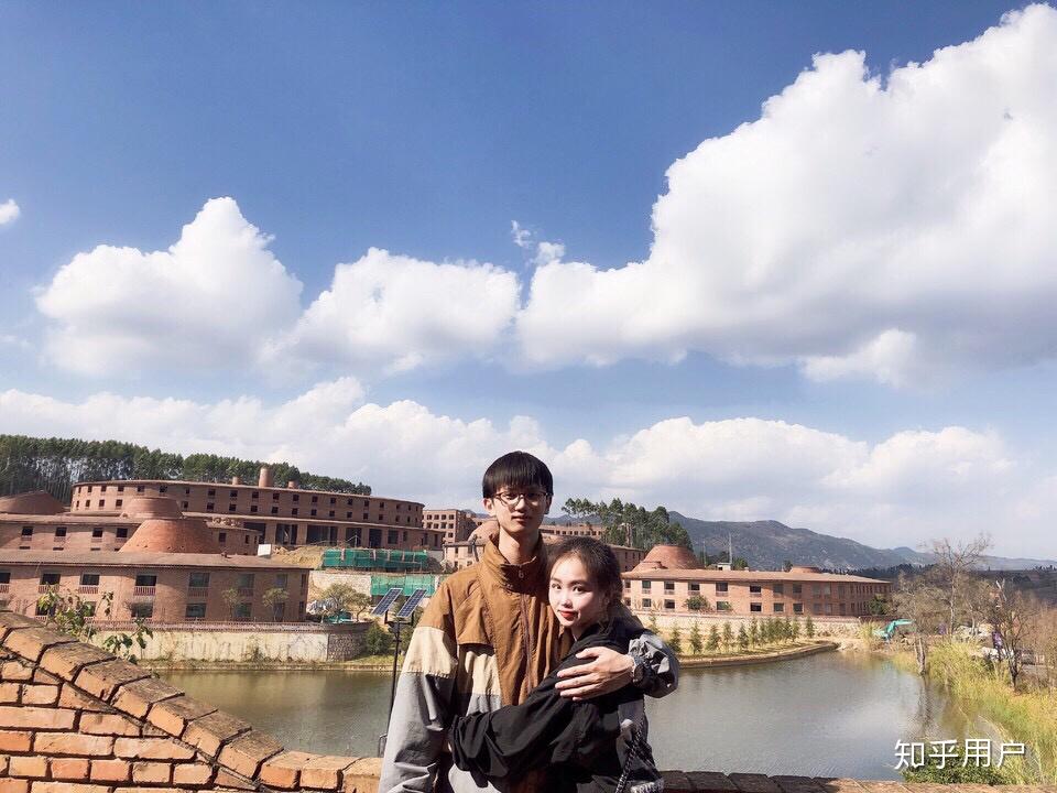 160cm的女生和185cm的男生谈恋爱是什么感受和男朋友有25cm身高差是