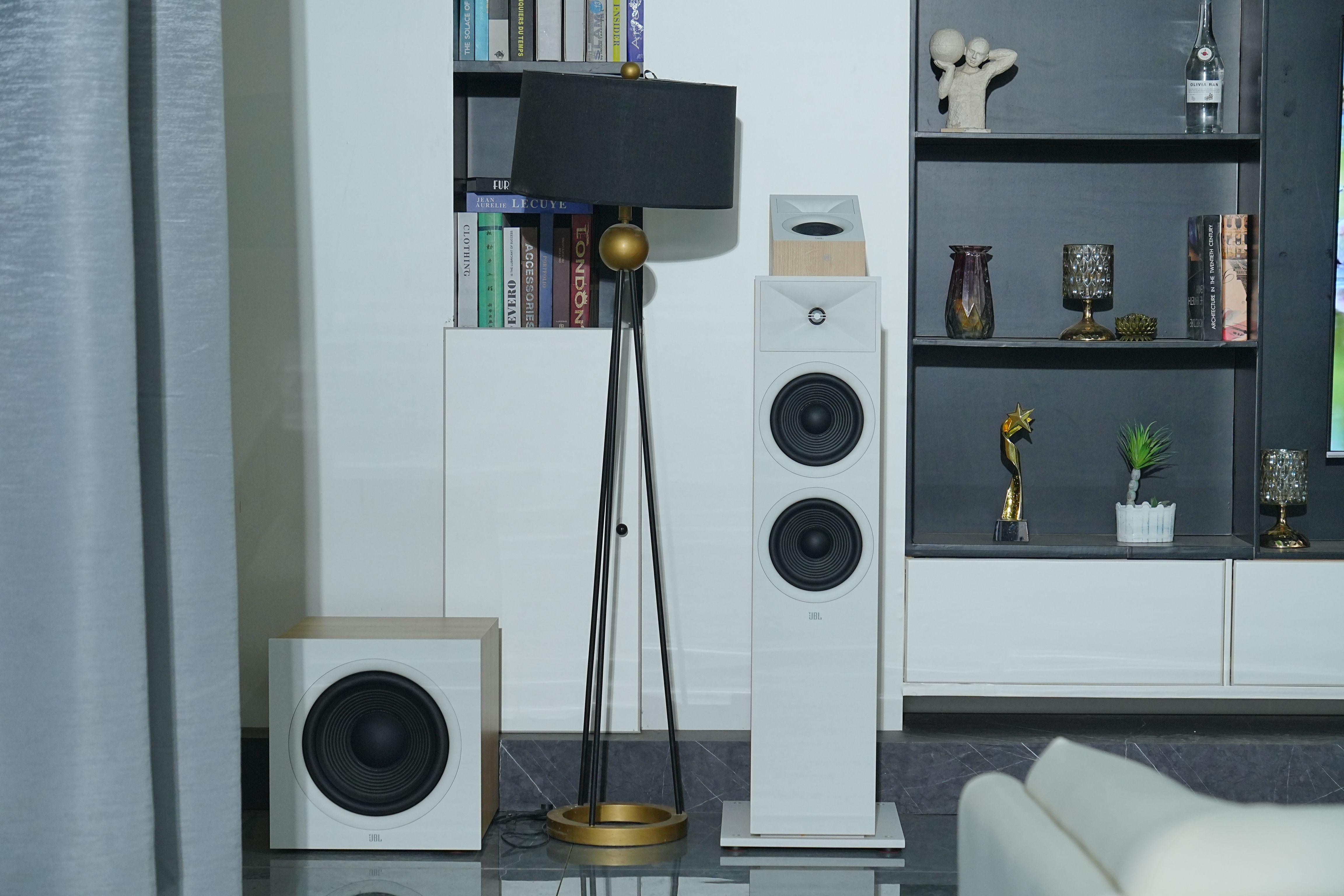 stage系列是jbl家用音响中主打专业路线的,它的"使命"就是:将stage