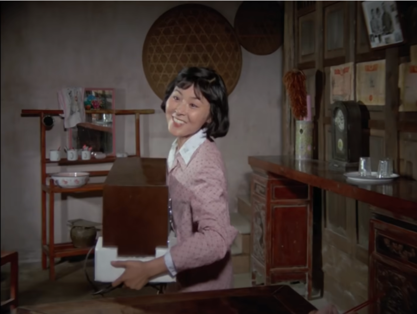 白云黑土家除了手电筒之外的第一样家用电器会是什么?