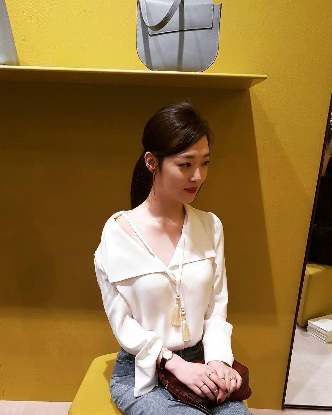 崔雪莉生前有哪些漂亮的写真,自拍照片?