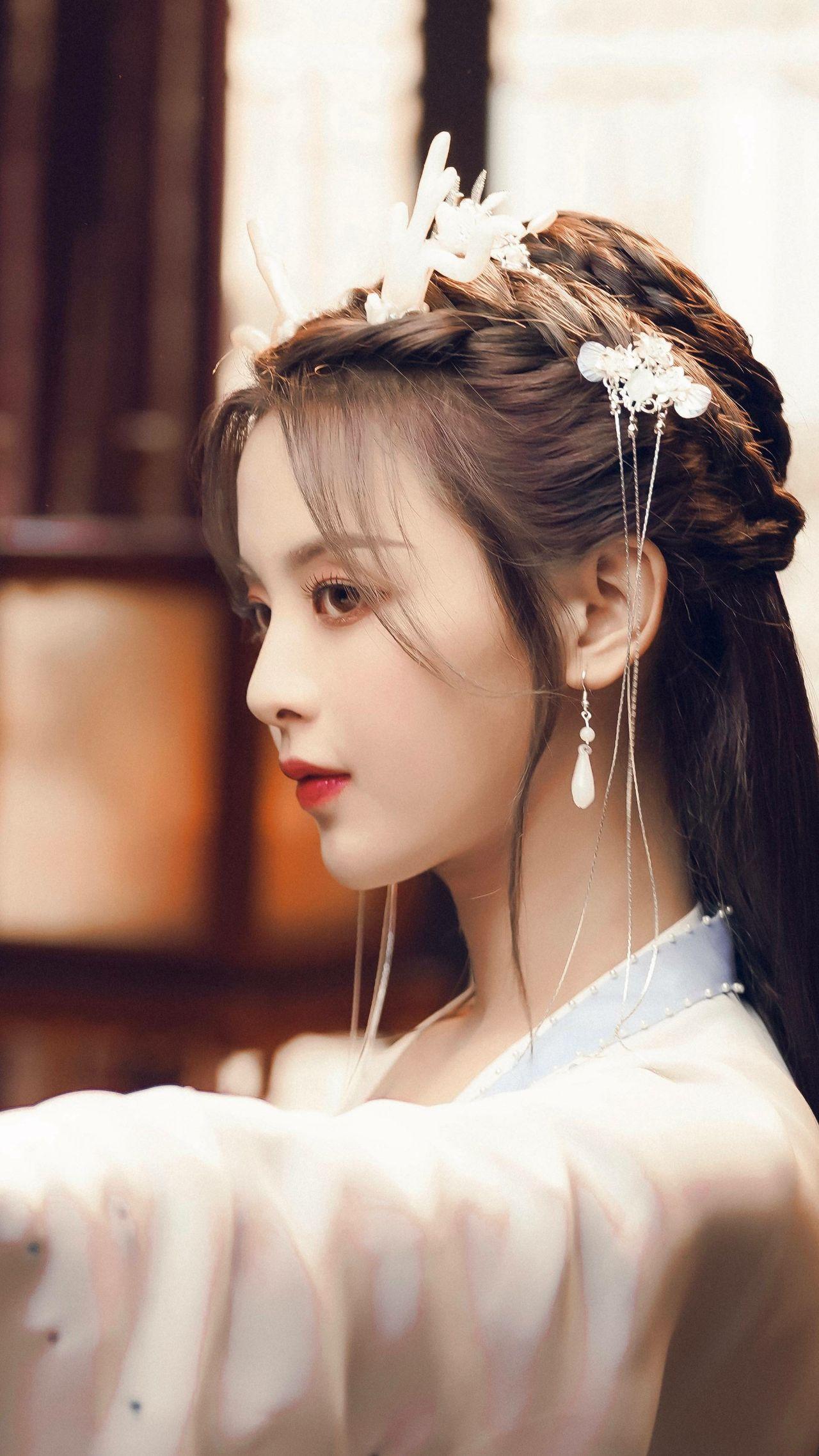 如何评价大话西游手游代言人杨超越的小龙女造型