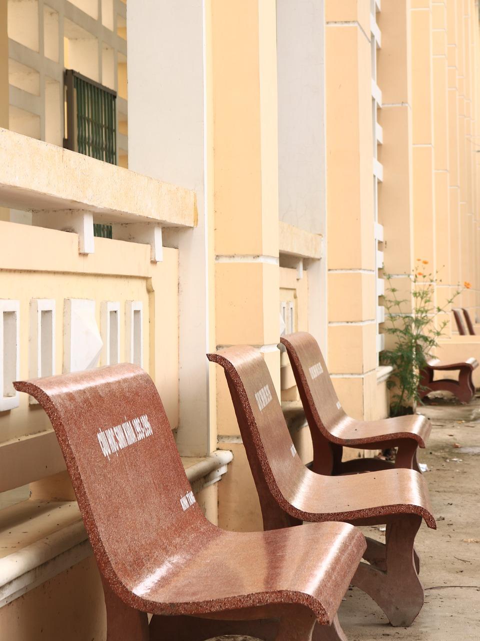 2. 靠背调节技巧