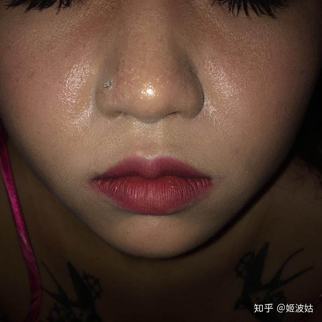 底妆斑驳长什么样