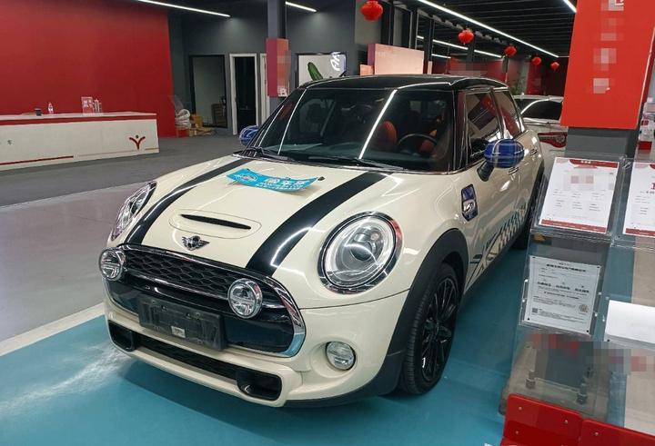 底盘硬方向盘重!大哥花16万给女友买MINI,其实是自己喜欢开 - 知乎