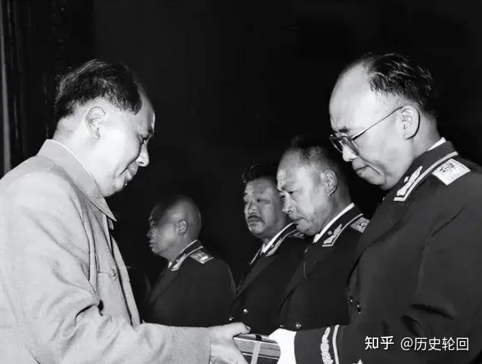 1955年授衔,元帅和大将更多是荣誉性质,大将和上将的差距则非常大 - 知乎