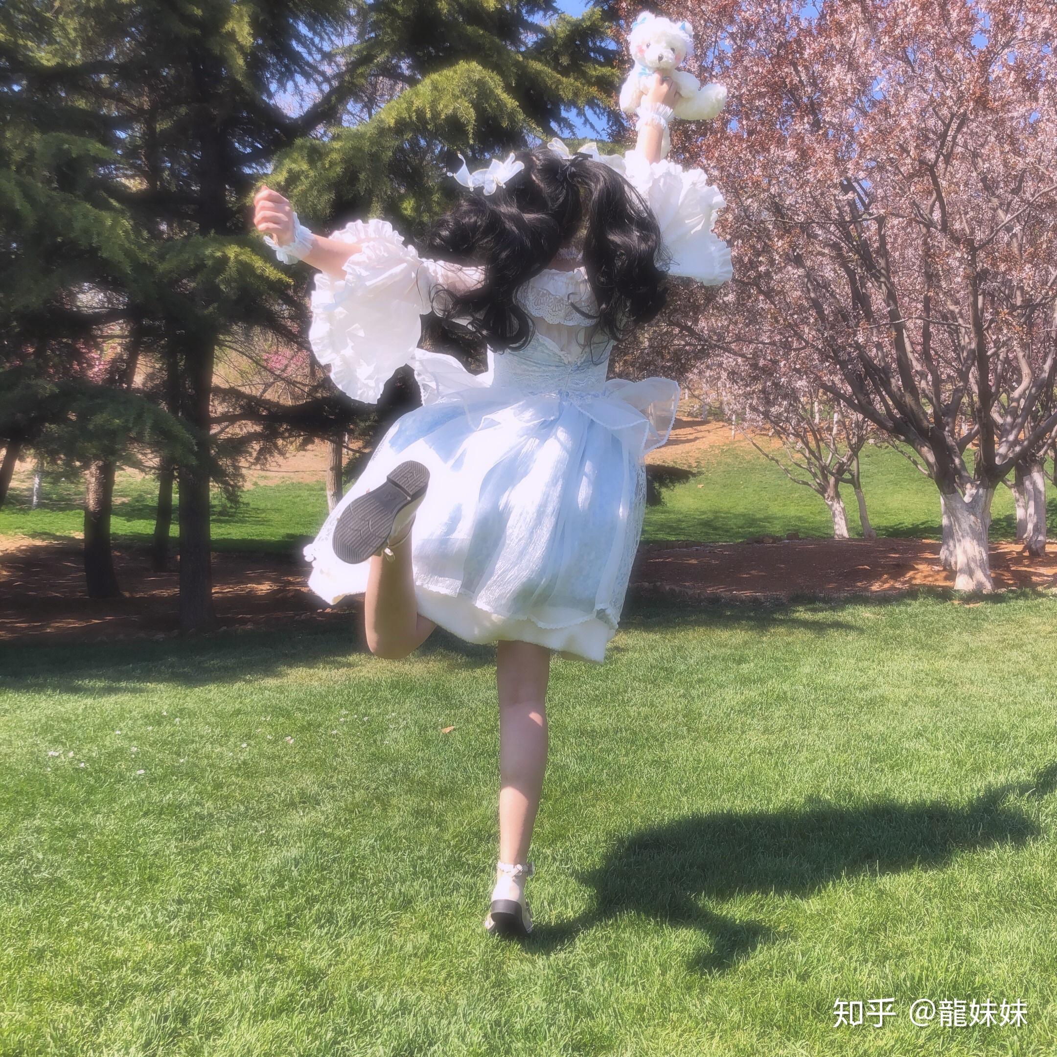 为什么大多数lo裙jk服拍照都不露脸? - 知乎