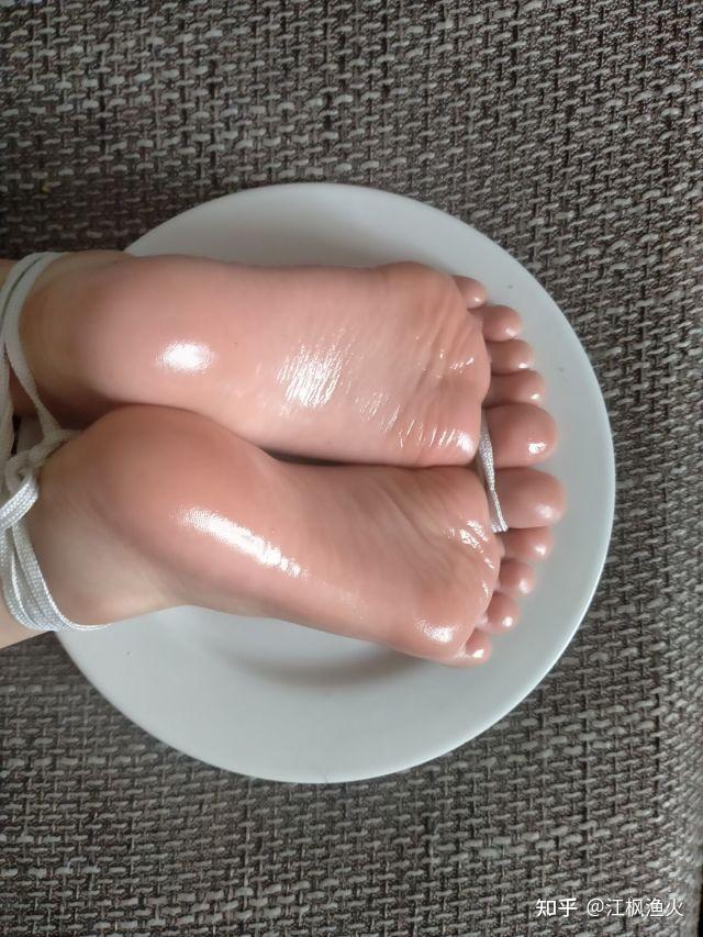 1516岁女生脚底是什么样的啊
