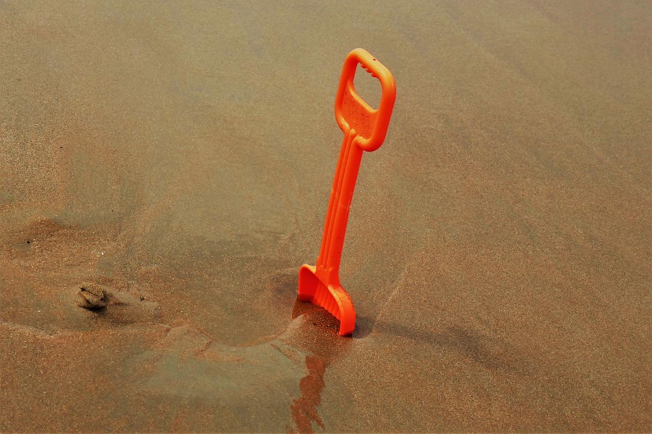 2. 钢筋混凝土铲漆