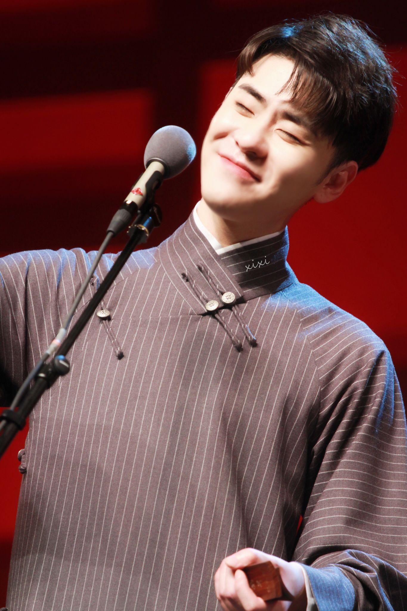 谁有张云雷条纹大褂的图片