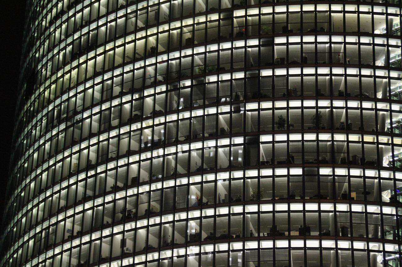 县城商铺以后怎么生存