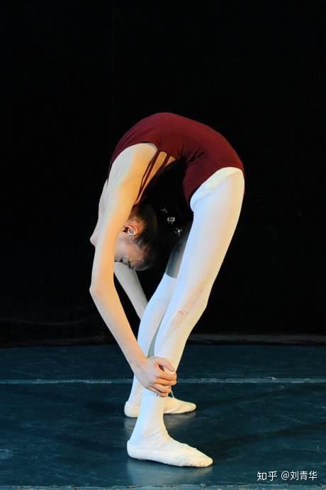 舞蹈中的下腰对脊柱有伤害吗