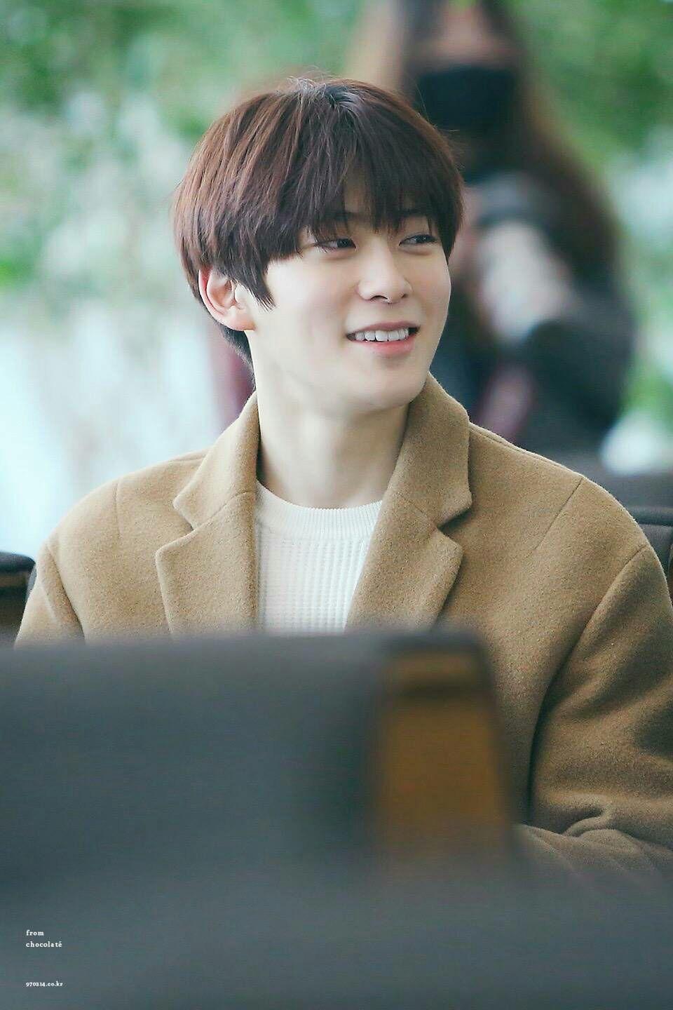 如何评价nct成员郑在玹的五官和身材?