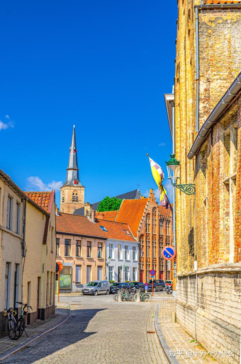 塞尔维亚街头现巨幅五星红旗