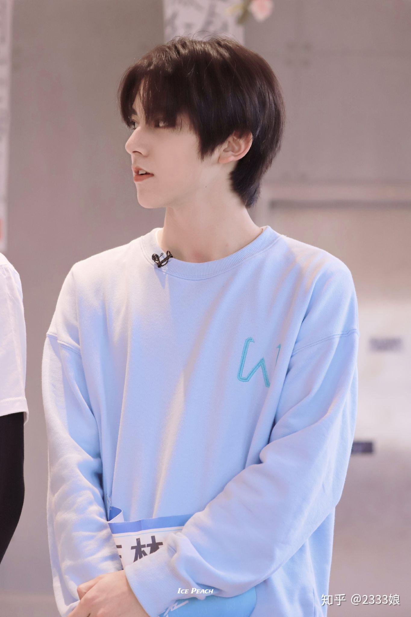 有没有糊一点的国内男爱豆可以安利呢?