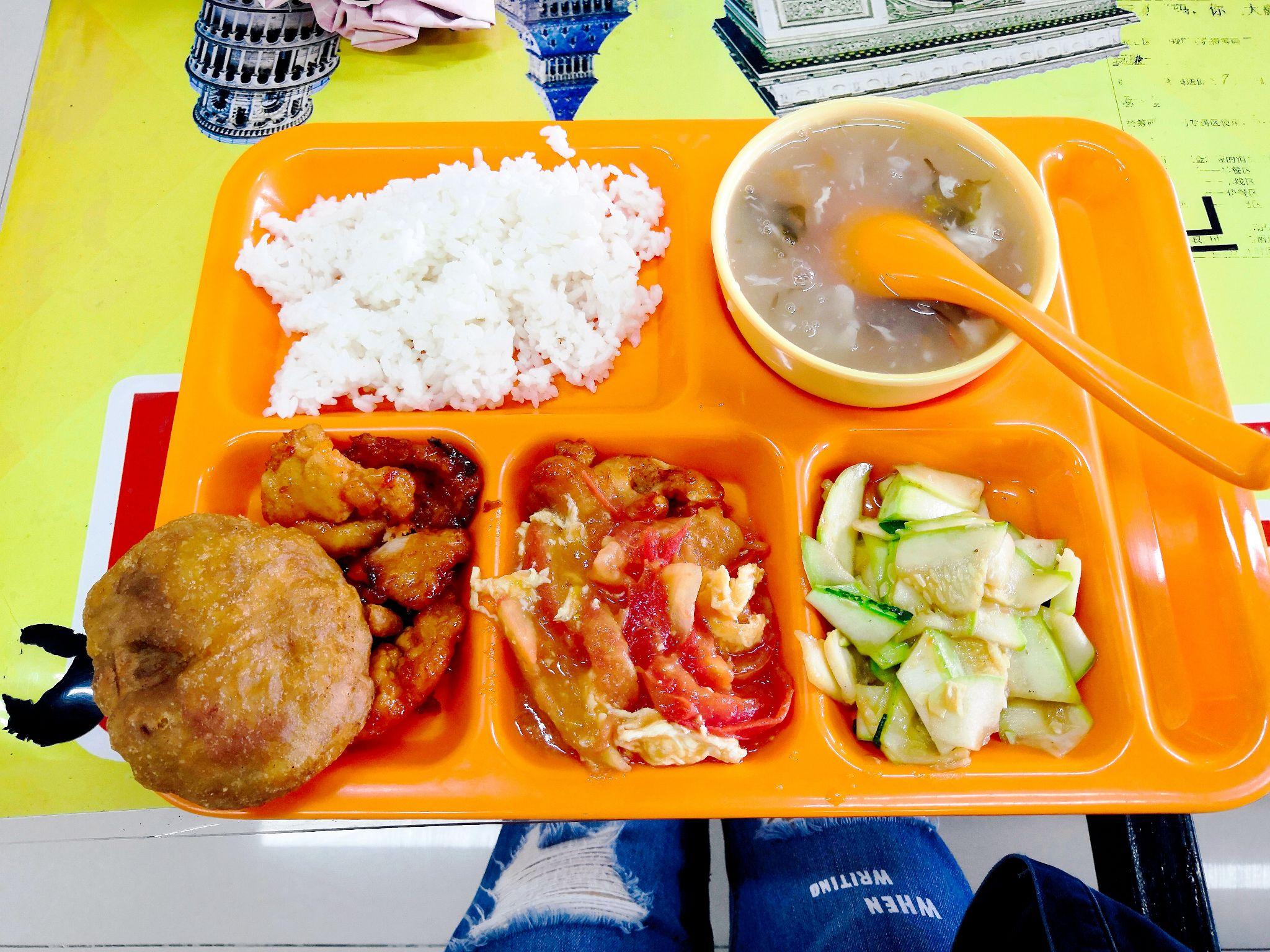 中国哪个大学的伙食/食堂质量最好?