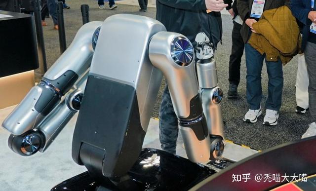 CES2026：机器人扎堆发，ROG幻16双屏内置全新酷睿Ultra9整新活！