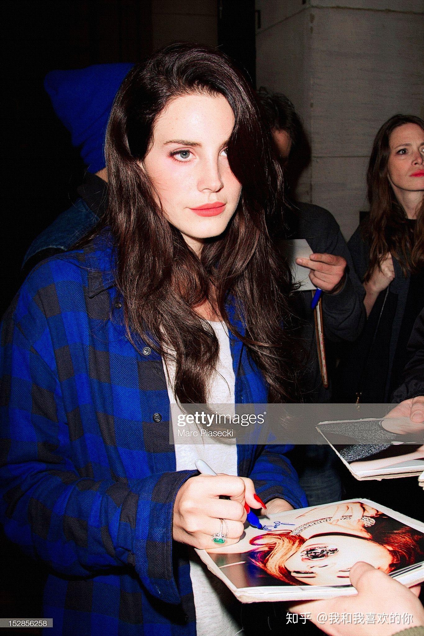 有没有lana del rey的美图? - 知乎