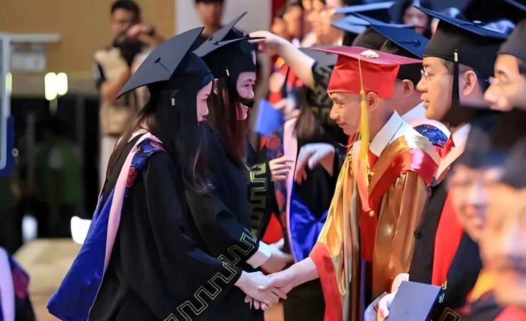 又是毕业季：有人未来可期，有人毕业即失业，还有人猝死 - 知乎