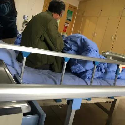 医院病床上的老大爷