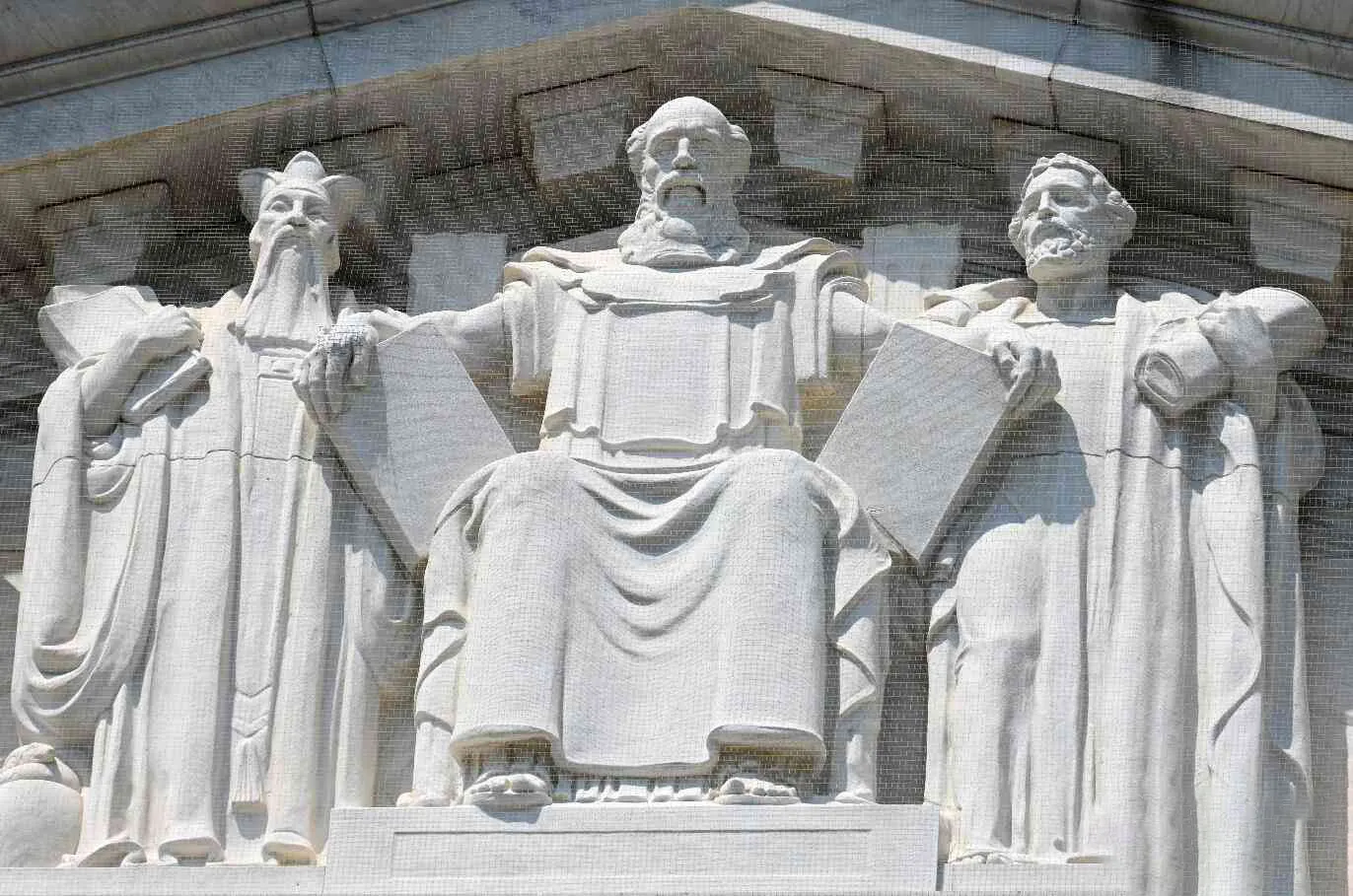 美国最高法院雕像图片