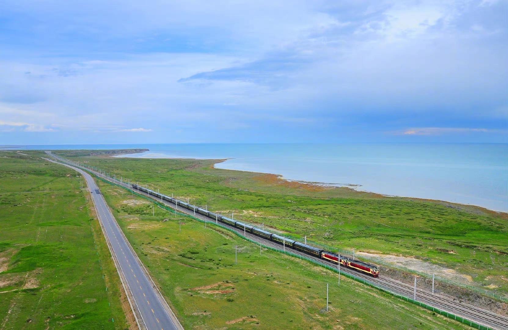 青藏高原铁路暑运共发送旅客435.17万人次