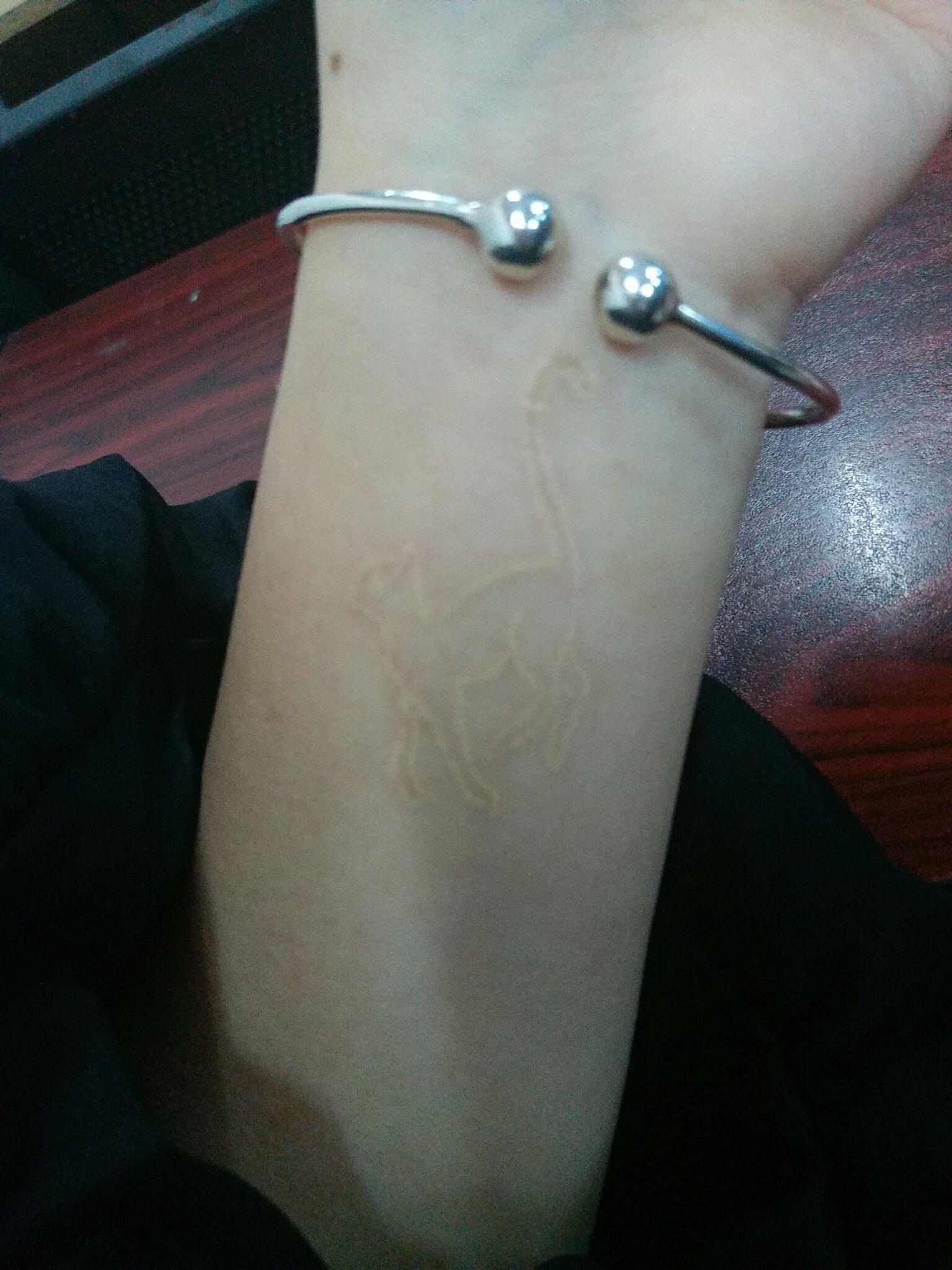 想纹个白色的纹身 有纹过白色的纹身的吗 有什么缺点吗?