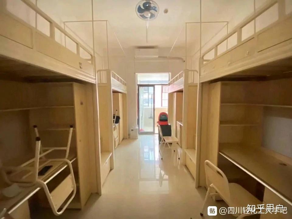对于四川轻化工大学机械学院被强迫换寝室,空间减半,人数加倍,衣服没