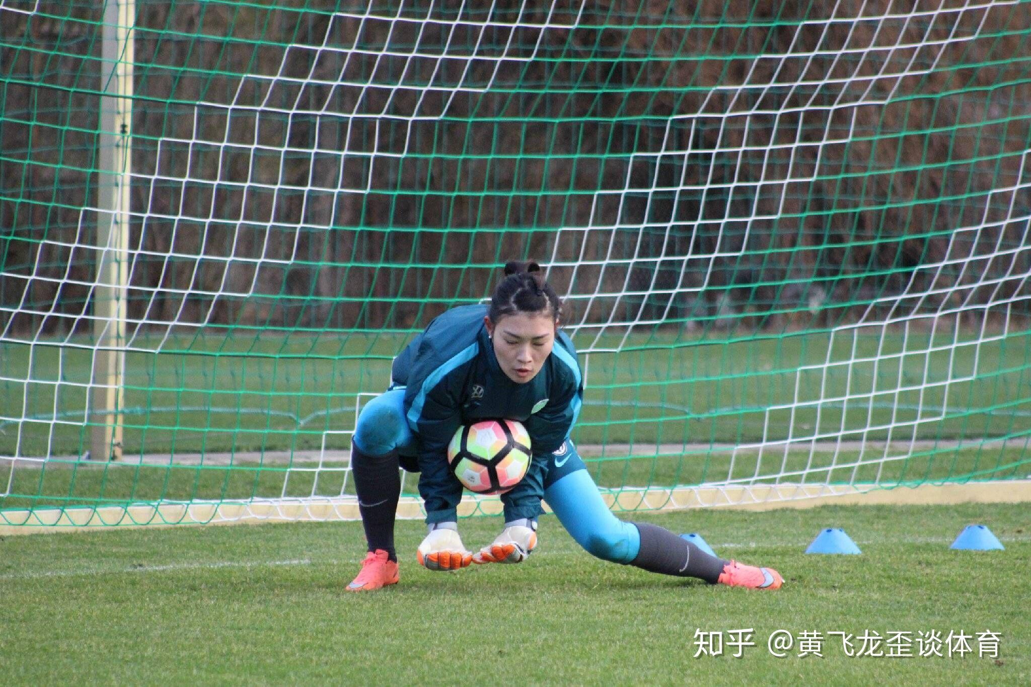 如何评价女足门将王飞突然宣布退役