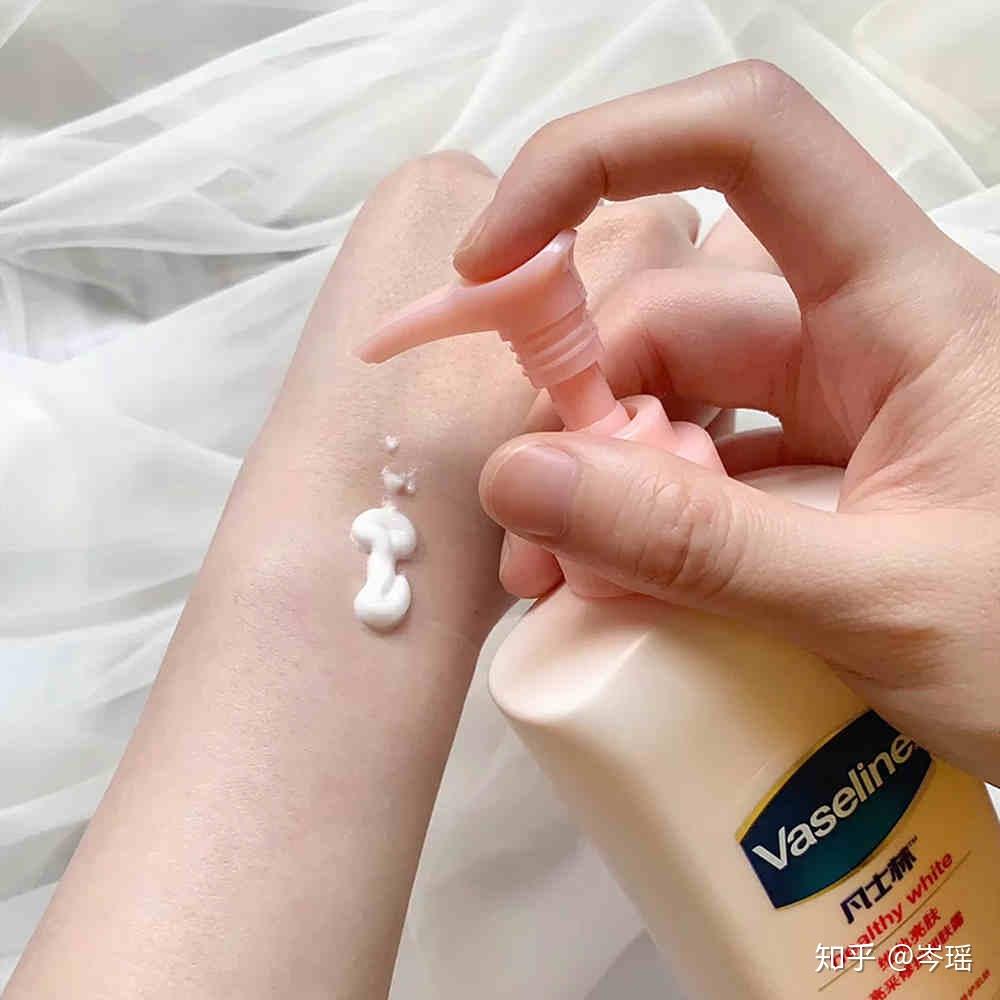 为什么坚持抹身体乳会变白(为什么坚持抹身体乳会变白色)