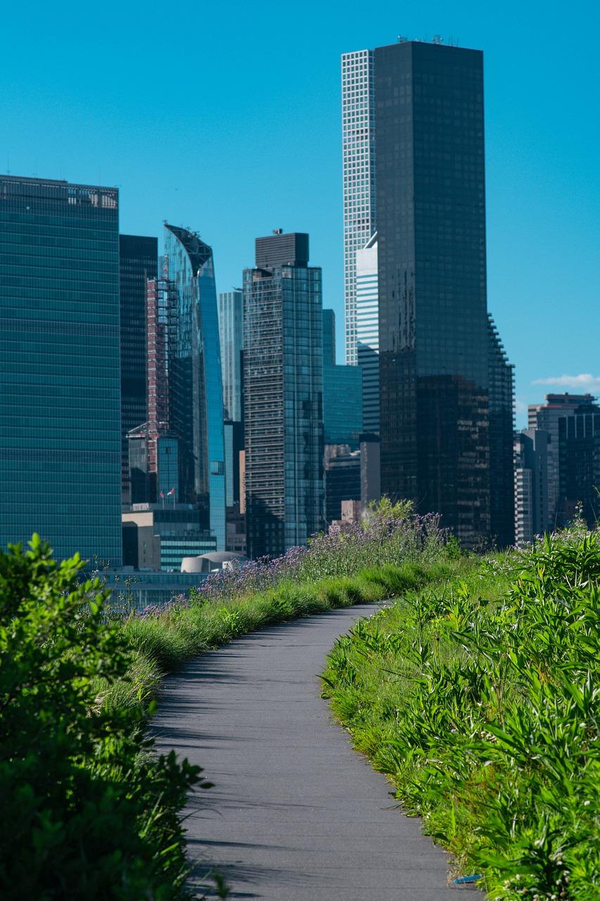 2. 绿意盎然住区