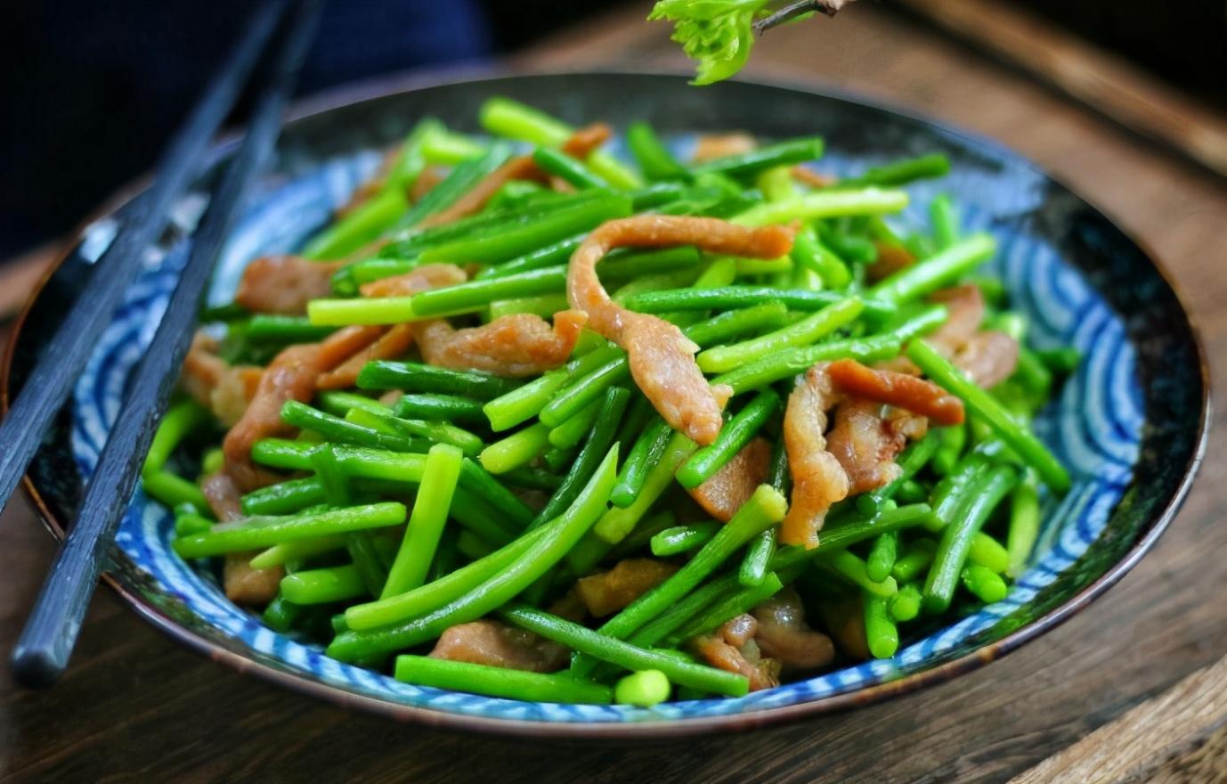 炒蒜薹為何總是發黃不入味蒜薹怎麼炒不發黃變色