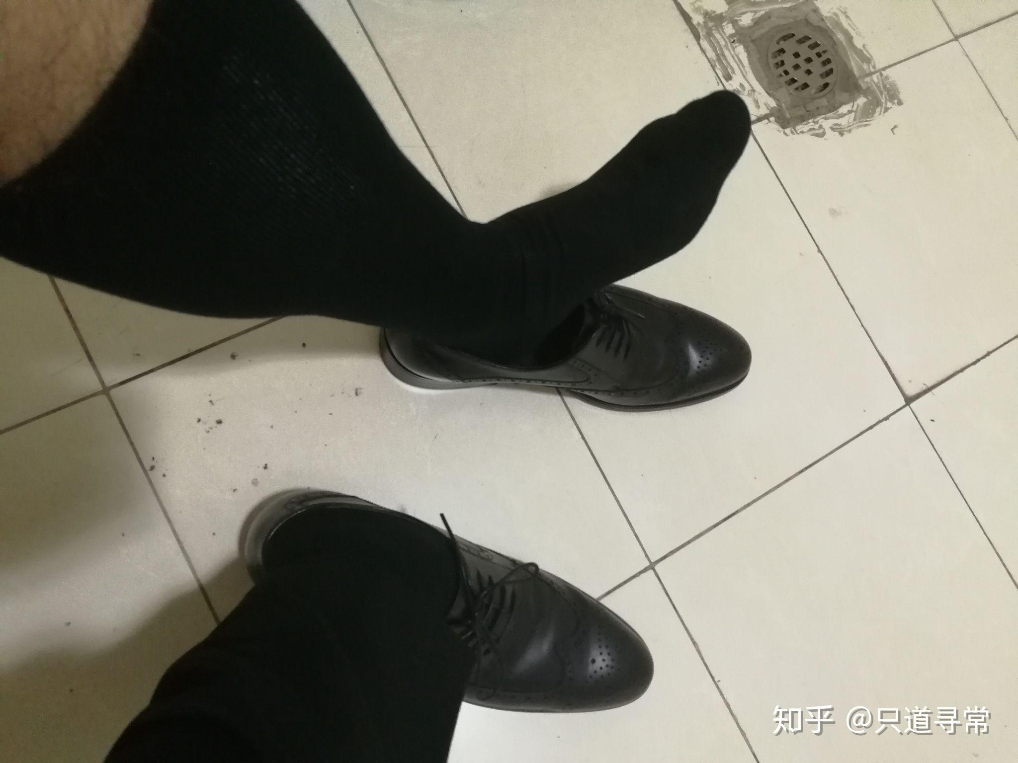 穿皮鞋应该搭配什么袜子