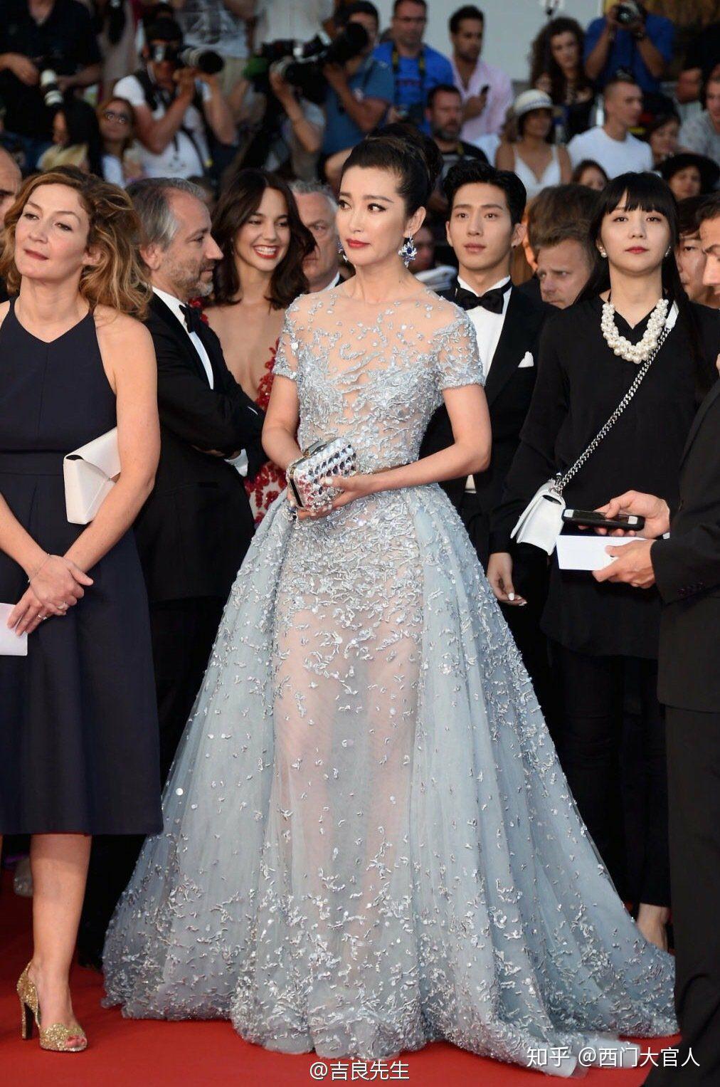 大家有存的让你觉得惊艳的女明星礼服图吗? - 知乎