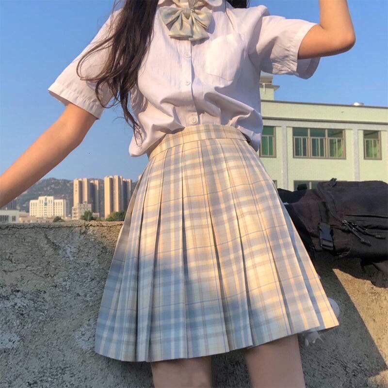 你能发一下你最喜欢的jk制服头像或者女生头像就是用手机遮挡住脸的