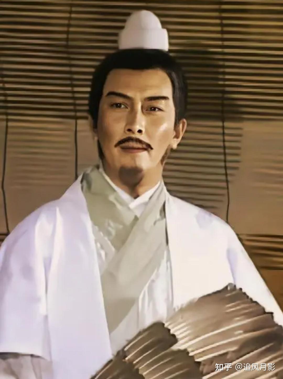 为什么老三国的诸葛亮前期爱笑后期老是哭丧个脸呢