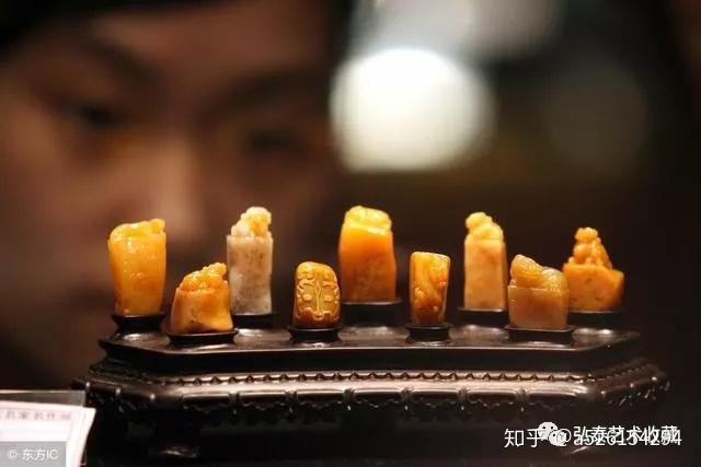 印石三宝：田黄石、鸡血石、芙蓉石，收藏价值高，深得收藏家喜爱