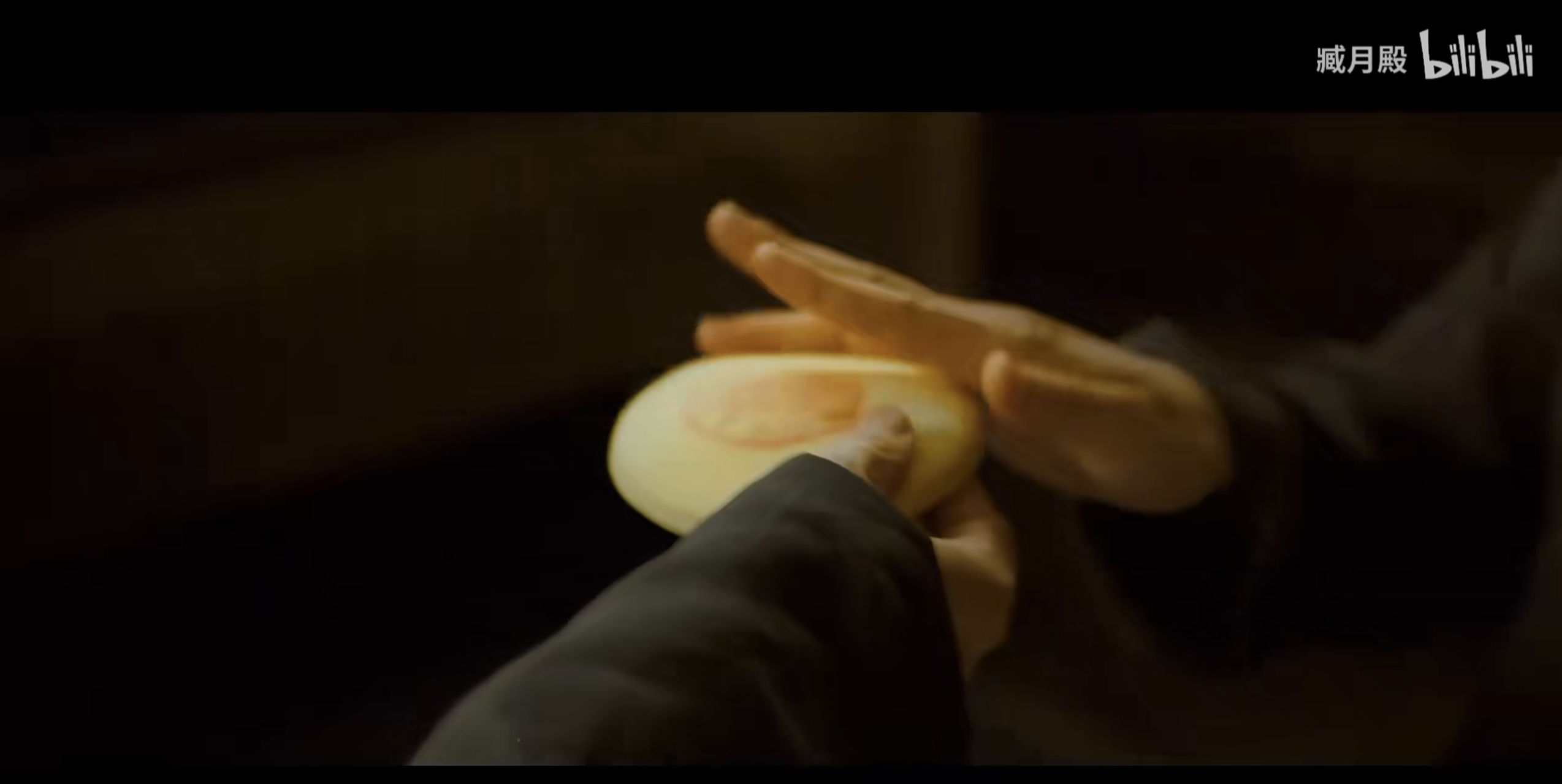 《一代宗师》中,究竟是叶先生掰了老爷子手里的饼,还是老爷子隐退自己用了劲儿? - 知乎