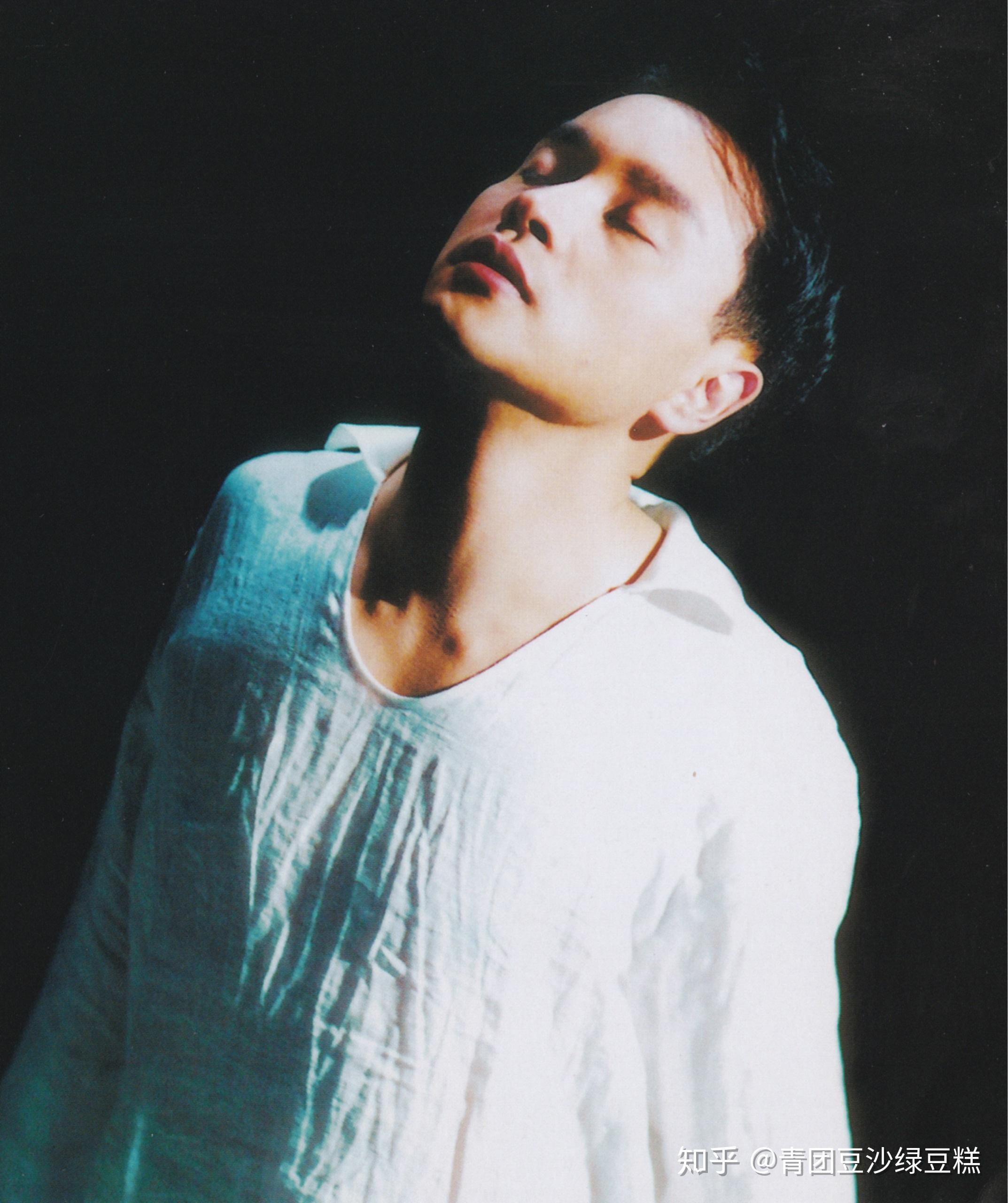 张国荣照片为什么比本人难看