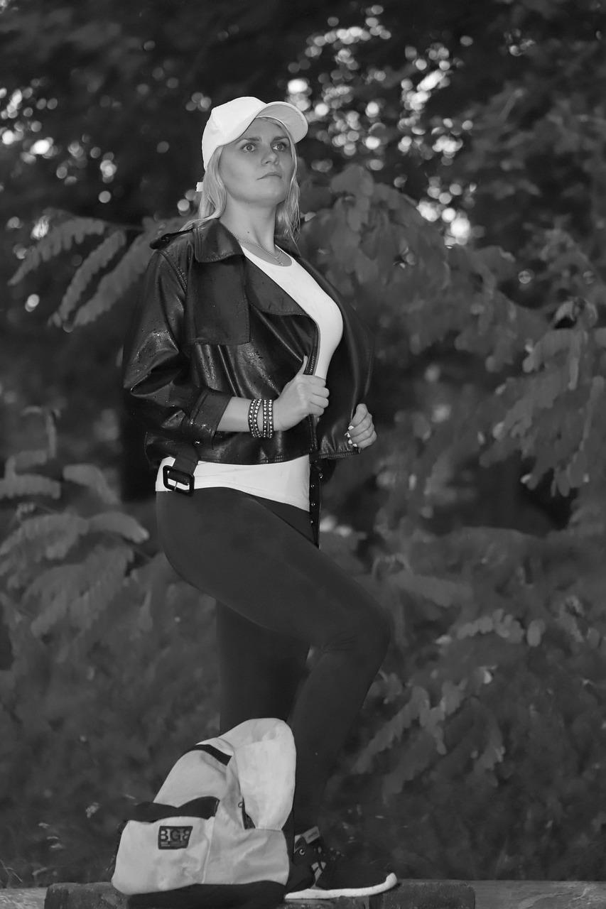 冰面上的摔倒与勇敢站起