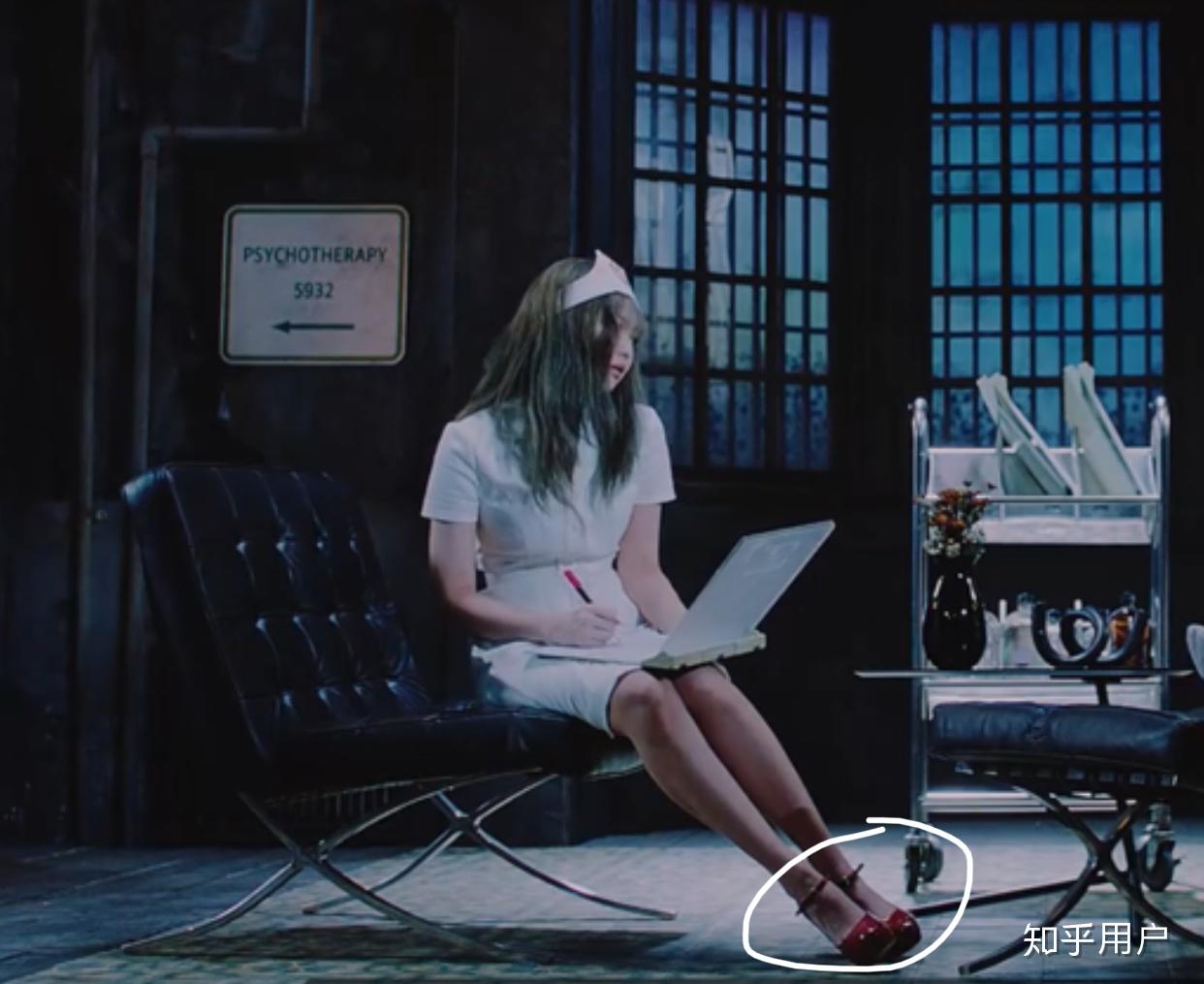 如何看待jennie护士服事件