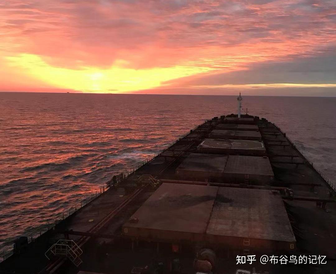 船舶航行过程中引航员如何登船呢？远洋船员告诉你答案 - 知乎