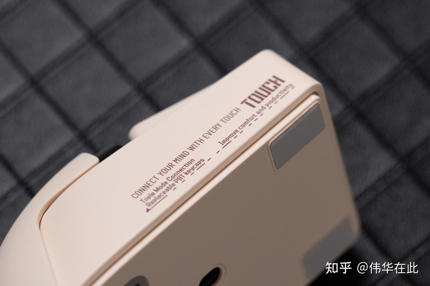 高级的设计感还自带屏幕—洛斐小翘三模无线鼠标 - 知乎