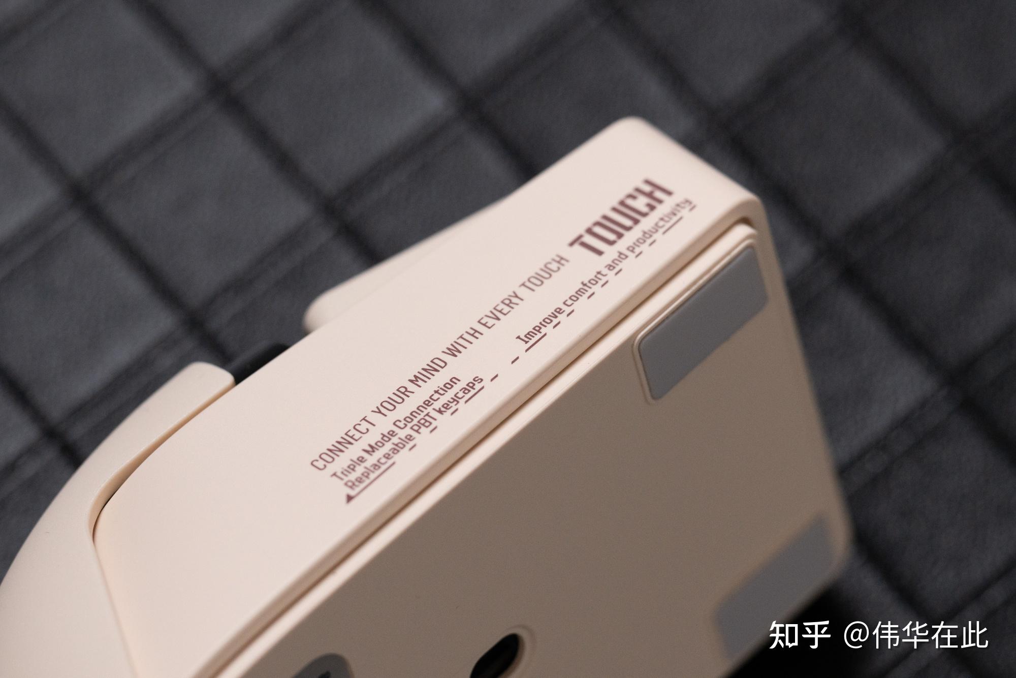 高级的设计感还自带屏幕—洛斐小翘三模无线鼠标 - 知乎