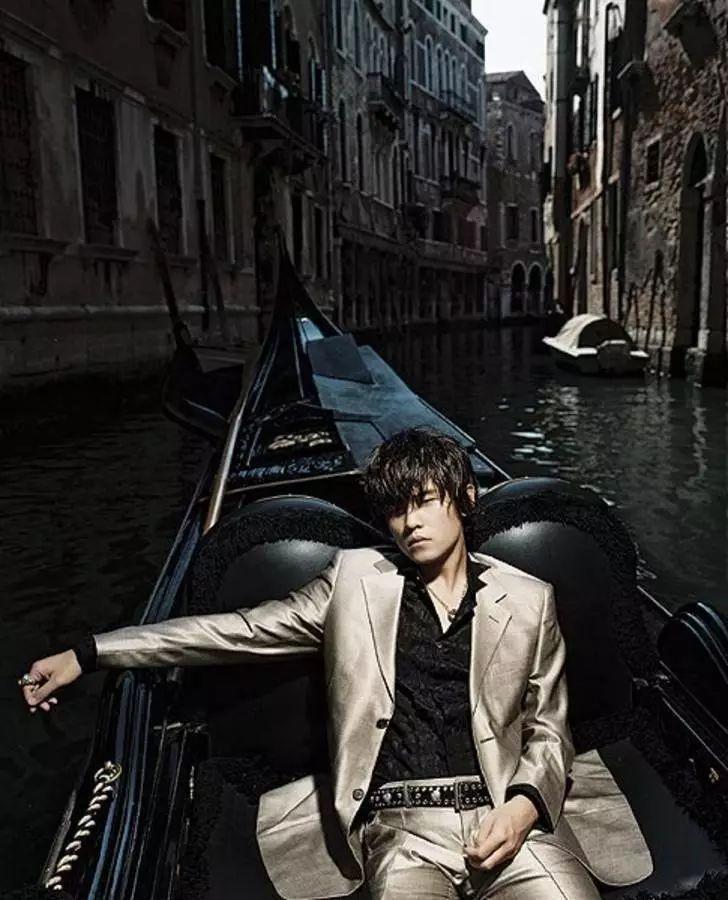 大家有没有周杰伦早期留狼尾的照片?