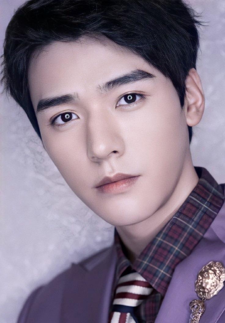 你们见过最好看的男生眉眼长什么样?