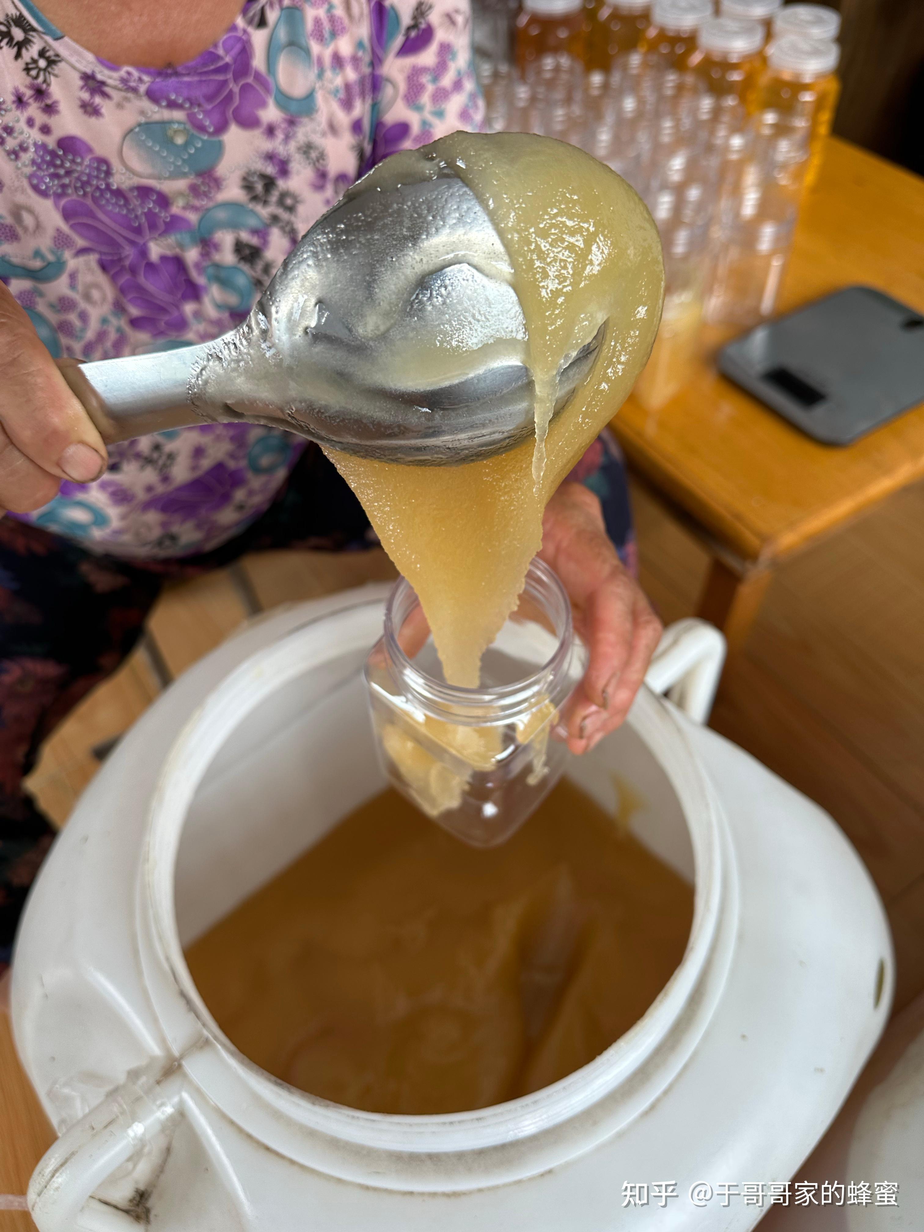 每天坚持喝蜂蜜白醋一个月能瘦多少斤(每天喝一杯蜂蜜白醋水的功效)