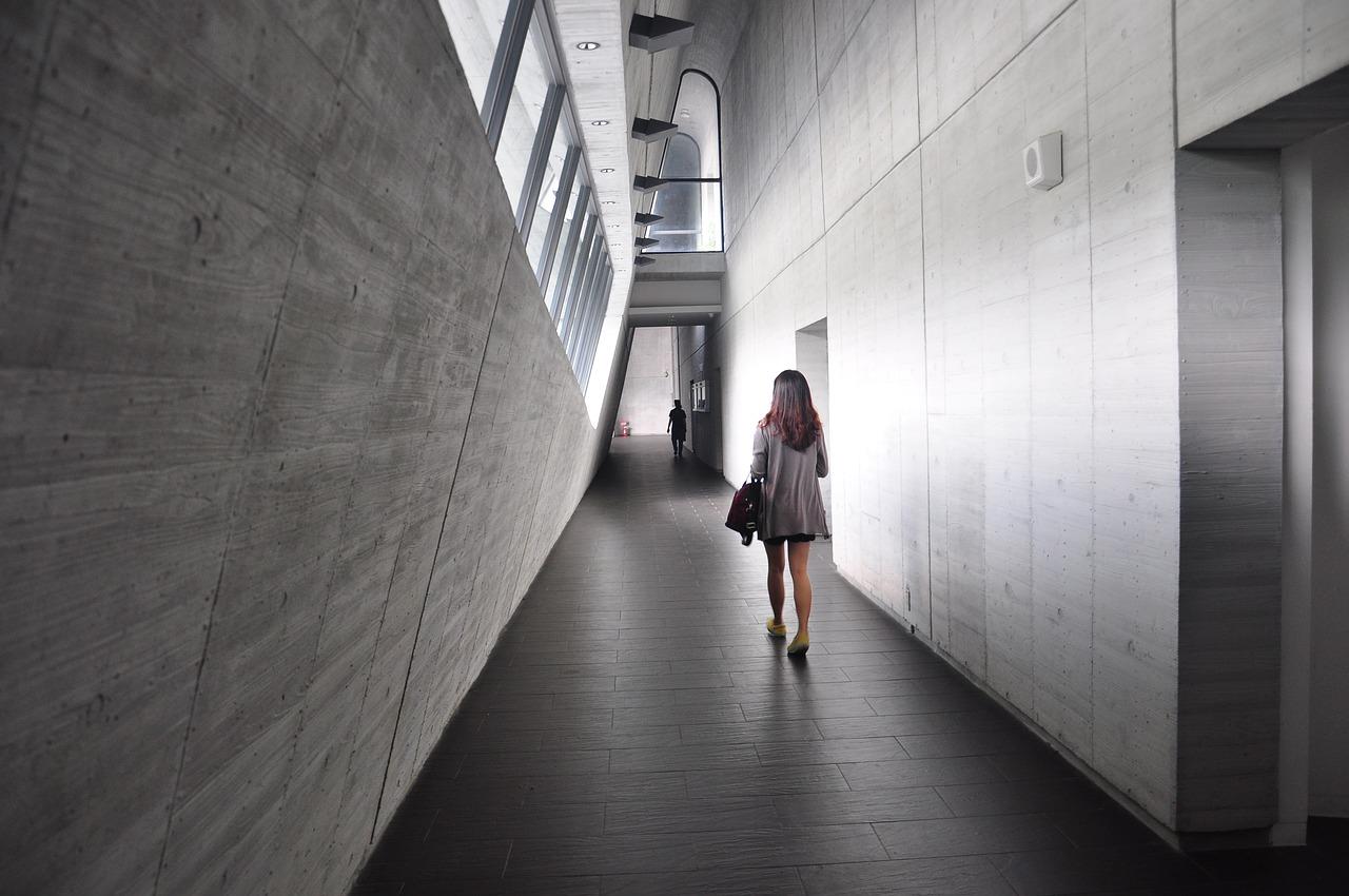 刮白墙什么材料