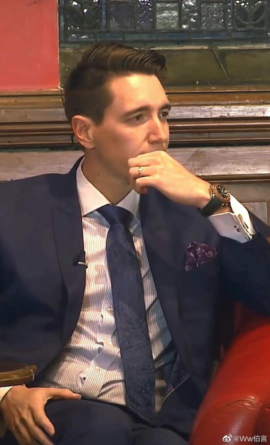 请问有人有韦斯莱双子弗雷德韦斯莱乔治韦斯莱的照片吗特别帅的那种